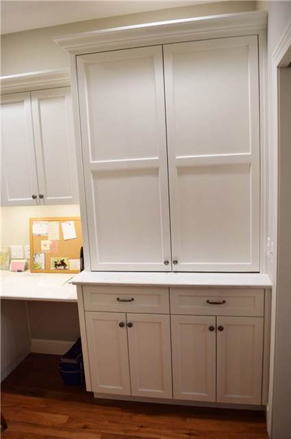 Painted cabinets - Quartz countertop - pocket doors